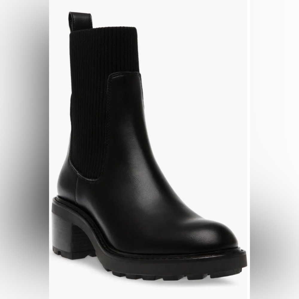 Steve Madden Chelsea boots , size 5.5